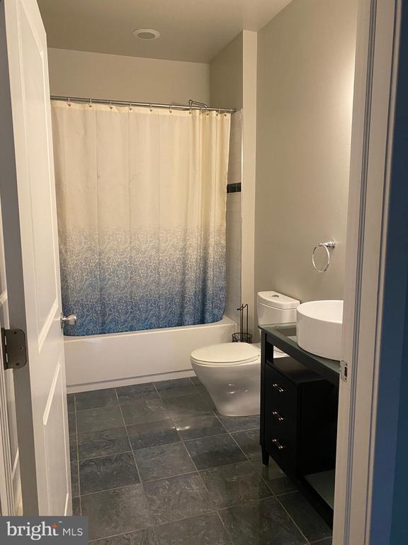 Building Photo - 4742 Pine St