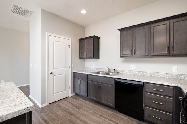 Building Photo - Newer 3 bedroom duplex in Republic!