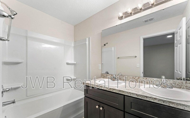 Building Photo - 5428 Chenango Blvd