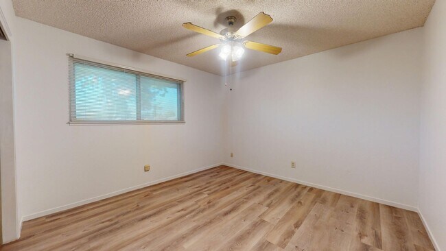 Building Photo - ****OPEN HOUSE**** Friday April, 31, 2026 @ 1-3pm