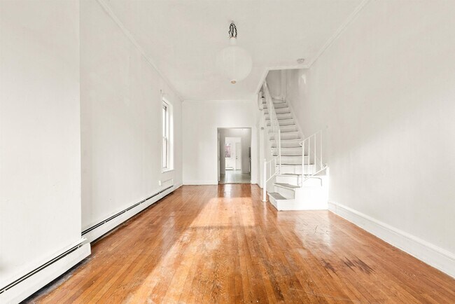 Building Photo - 92 Prescott St