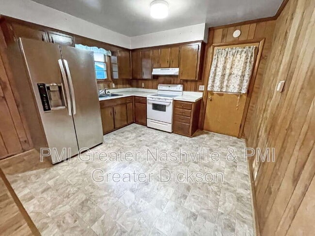 Building Photo - 320 Mockingbird Ln