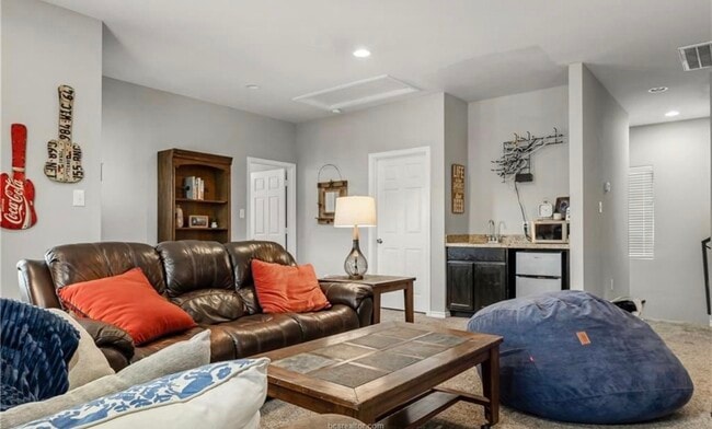 Building Photo - 410 Montclair Ave