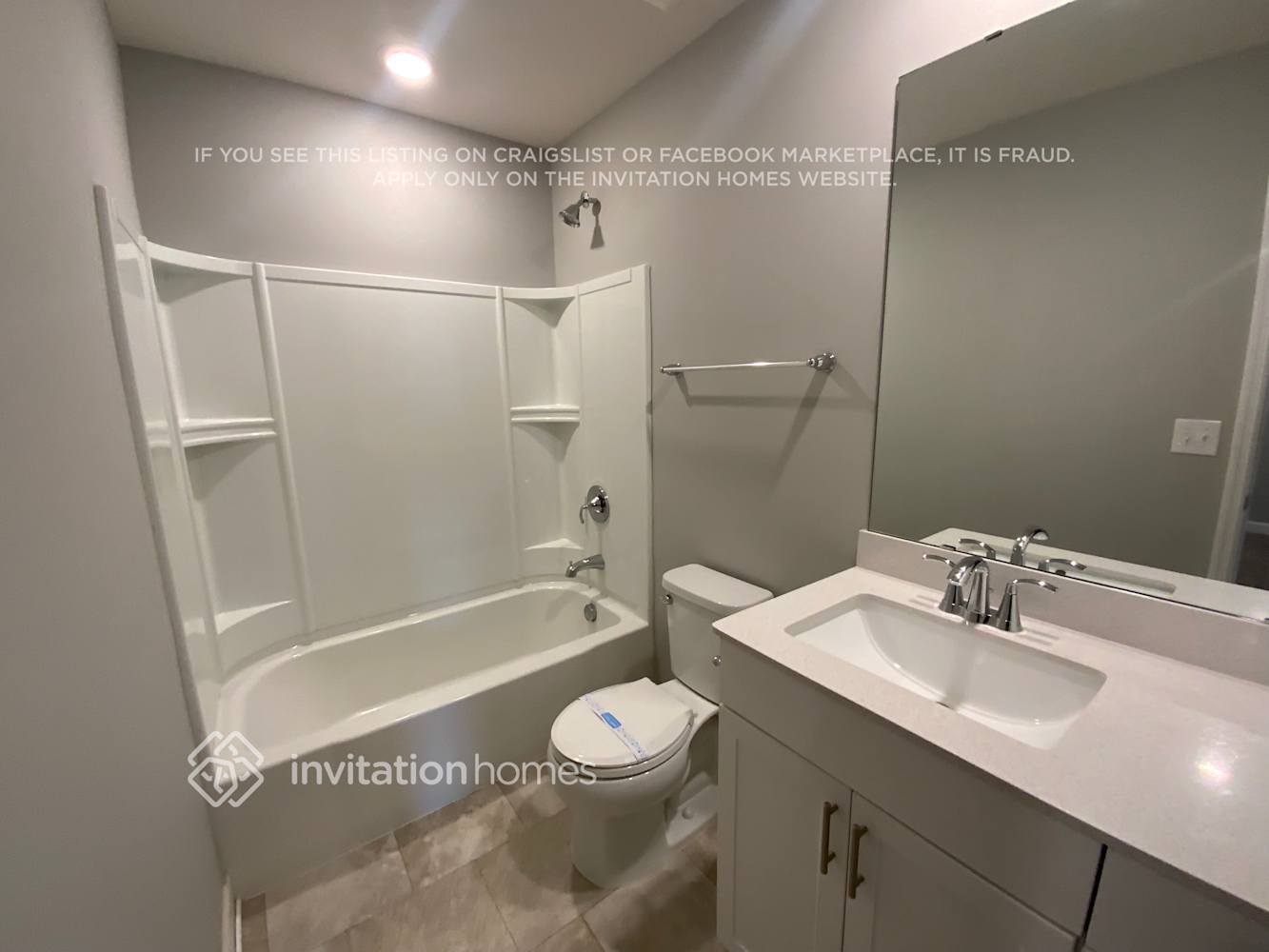 Building Photo - 10900 Everest Pl N