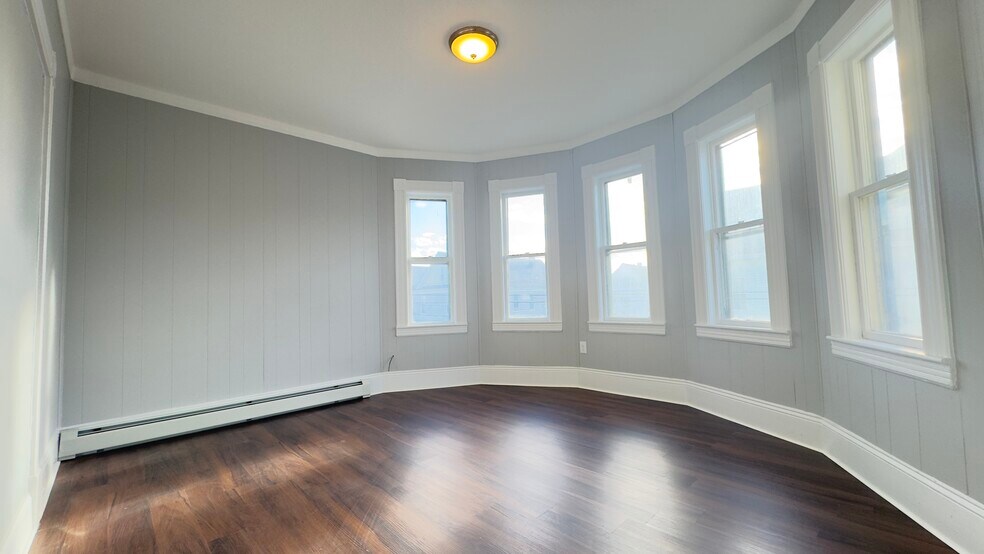 bedroom 1 - 150 Pleasant St