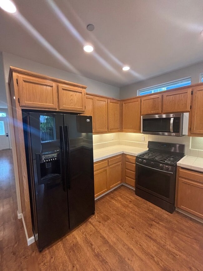 Building Photo - Single level 3 bedroom 2 bathroom home in ...