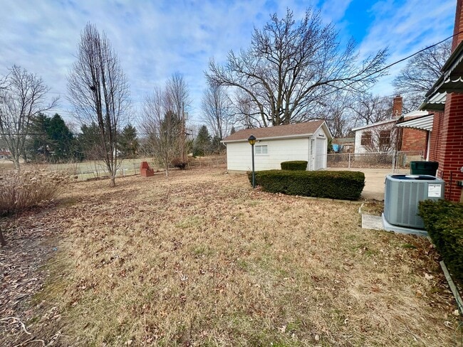 Building Photo - 1465 W Duchesne Dr