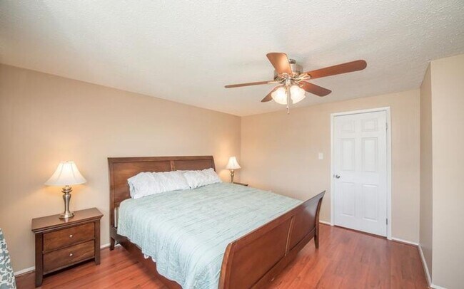 Building Photo - Well maintained 3 bedroom townhouse in established Frederick community ready early May!