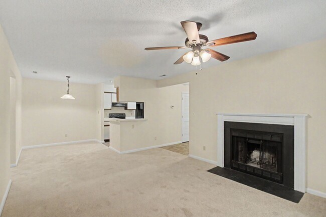 Building Photo - 540 Pineland Cir