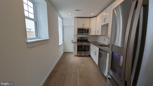 Building Photo - 2232 N Mascher St