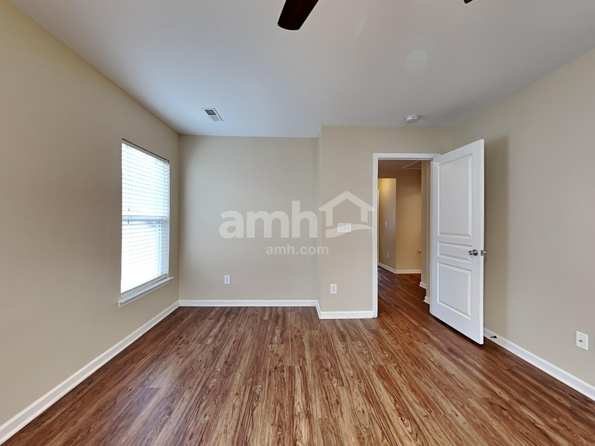 Building Photo - 8829 Shadowglen Dr