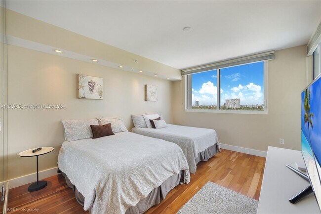 Building Photo - 19400 Turnberry Way