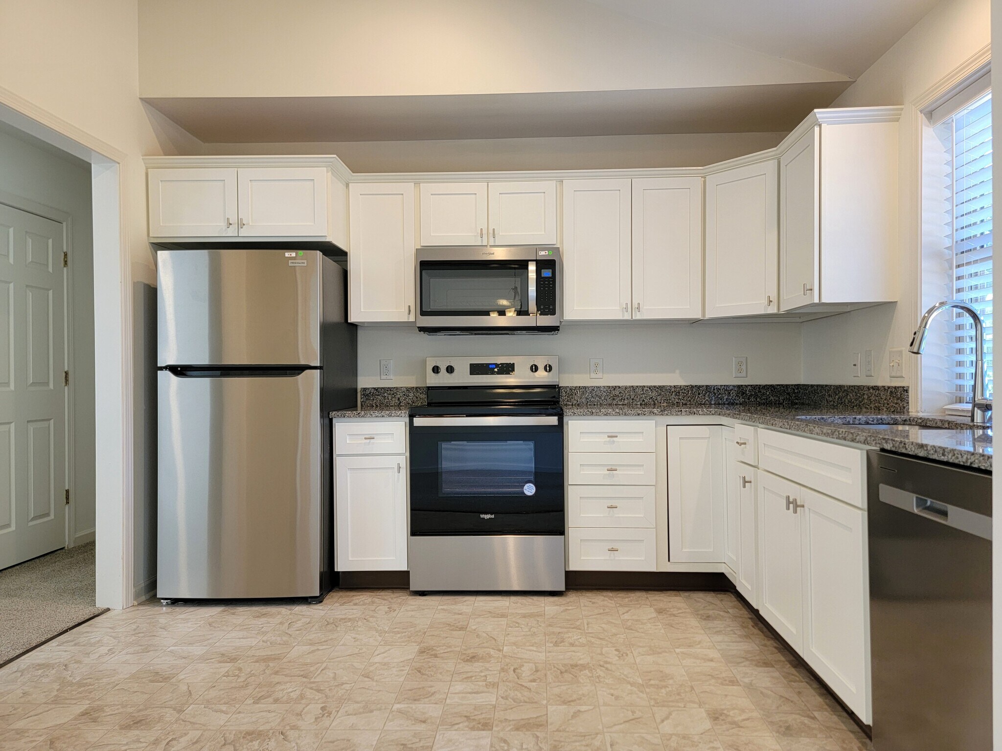 Building Photo - 5206 Brook Dr