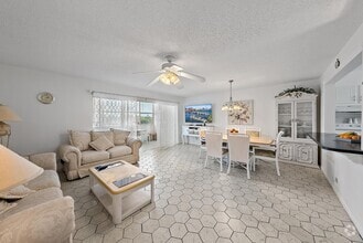 Building Photo - 711 Lori Dr