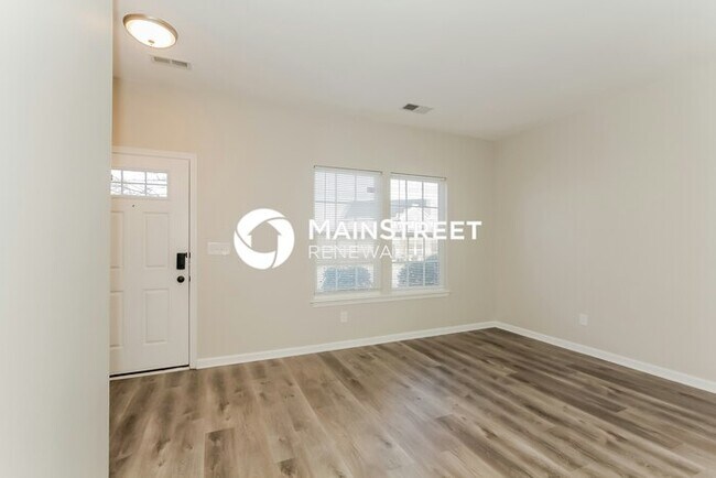 Building Photo - 3 Bedroom Pet-Friendly Home in Charlotte, NC with Main Street Renewal