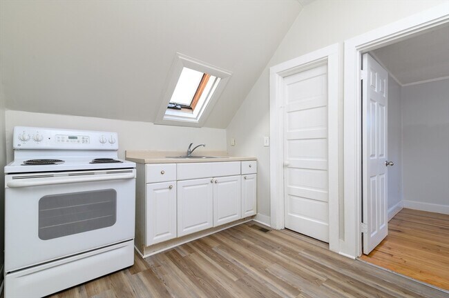 Building Photo - 69 Beacon Park