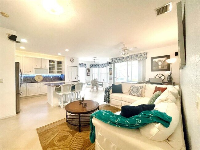 Building Photo - 6911 Sea Daisy Dr