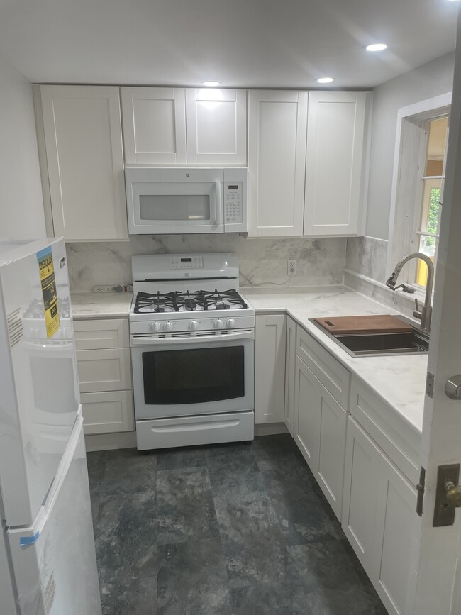 Kitchen - 49 1st St