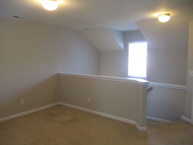 Building Photo - Pretty 3 Bedroom Townhouse in the Clemmons...