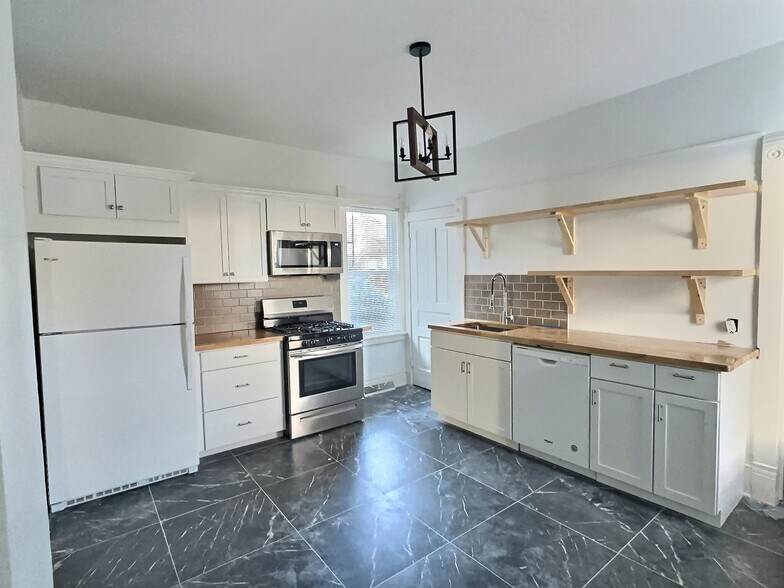 Building Photo - 712 45th St