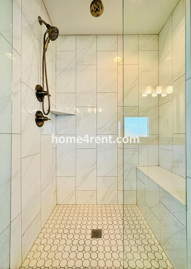 Building Photo - Exceptional Olathe Home in the Cedar Creek Subdivision w/ Wood Floors and a Finished Basment!
