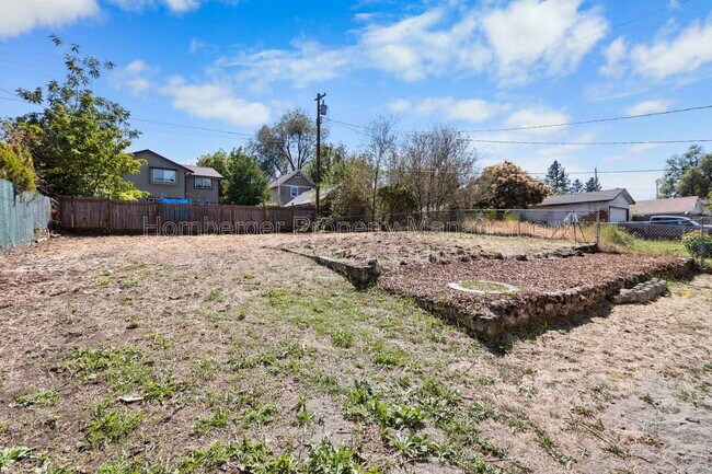 Building Photo - 1836 E 10th Ave