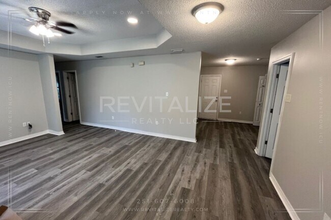 Building Photo - Newly Renovated Brick Home!