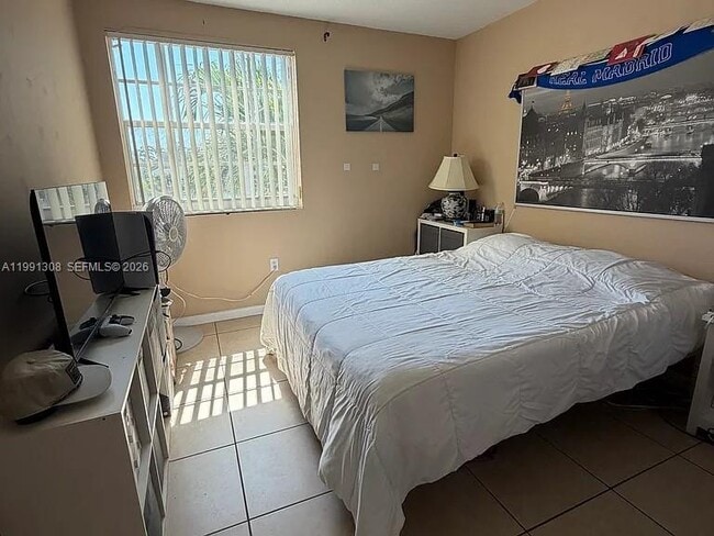 Building Photo - 9715 Fontainebleau Blvd