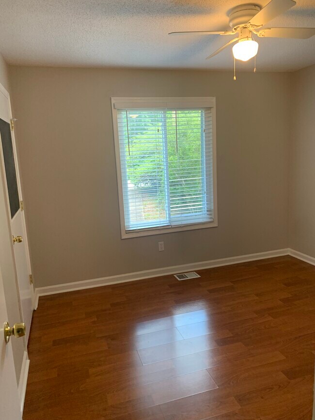 Building Photo - 5812 Sailboat Pointe