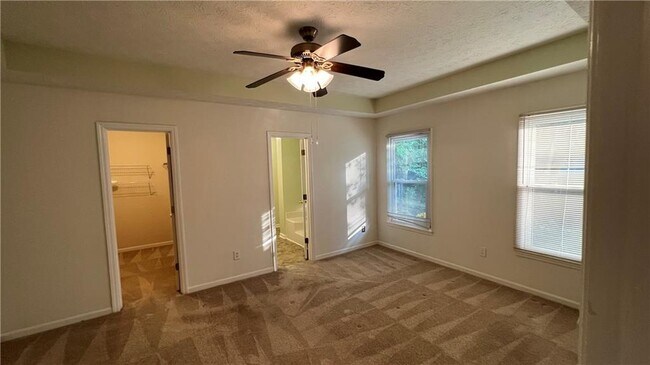 Building Photo - 995 Old Spring Way NE