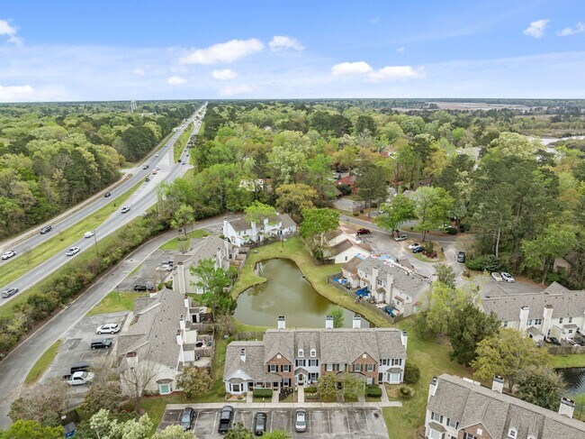 Building Photo - Modern Comfort & Convenience in Regents Green Townhome
