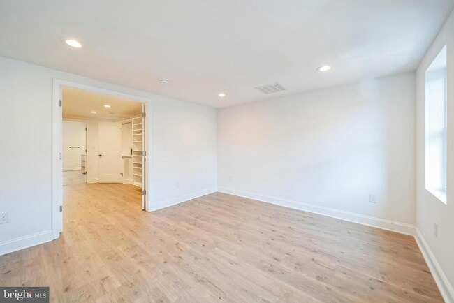 Building Photo - 840 Leland St