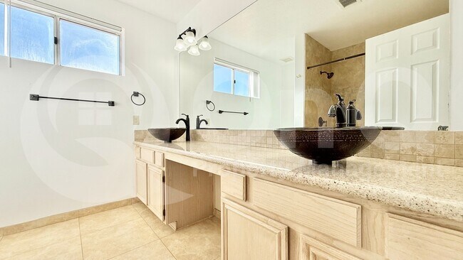 Building Photo - 413 N Flint St