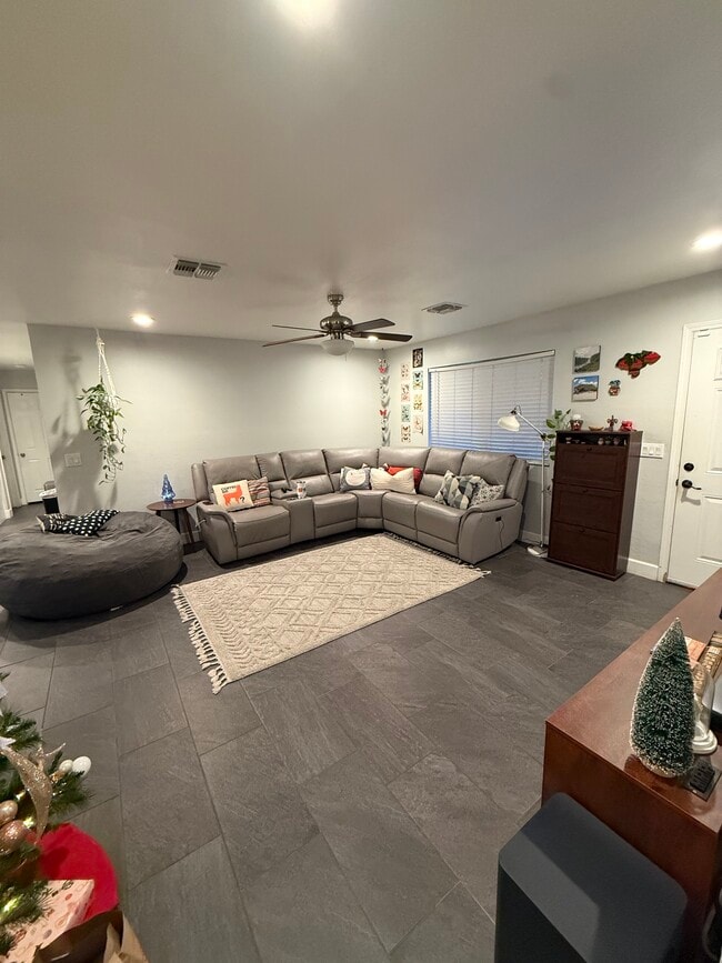 Building Photo - 2517 W Fremont Dr