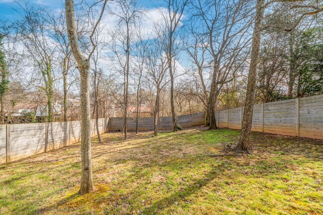 Building Photo - 2100 Paris Rd