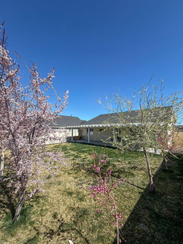 Building Photo - 12913 S Salerno Ave