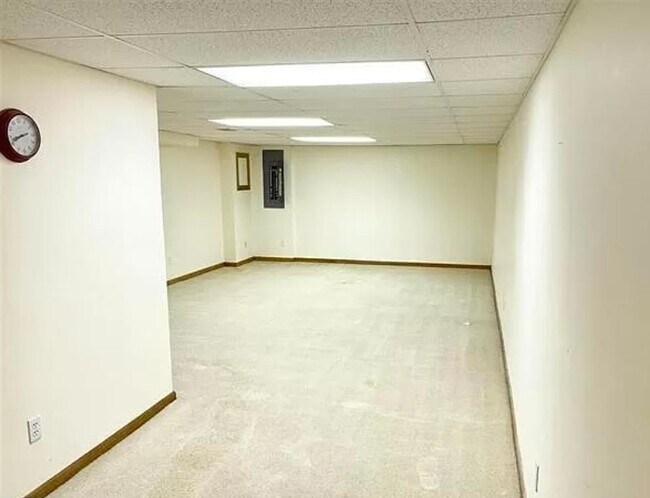 Building Photo - 1556 Shagbark St