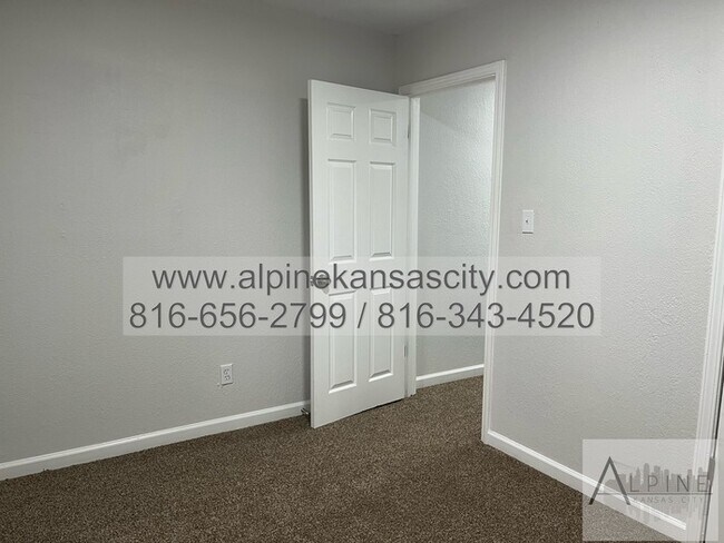 Building Photo - Updated Duplex, Fort Osage School District