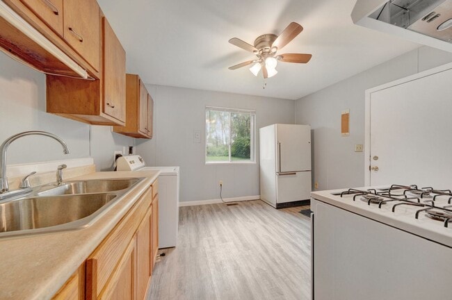 Building Photo - 3 bedroom, 1 bathroom house FOR RENT NOW!