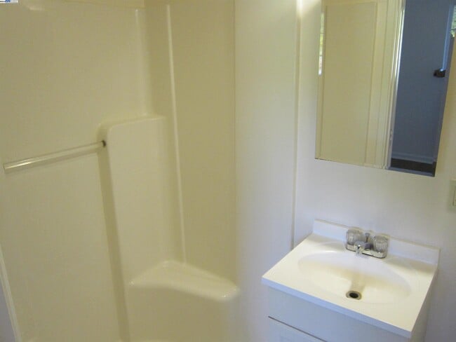 Building Photo - 26718 Peterman Ave