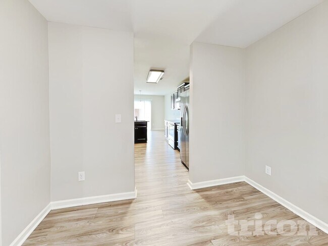 Building Photo - 2831 Village Center Dr