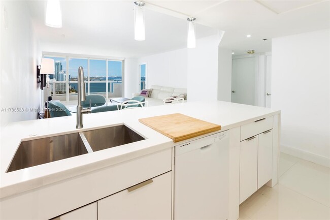 Building Photo - 1717 N Bayshore Dr