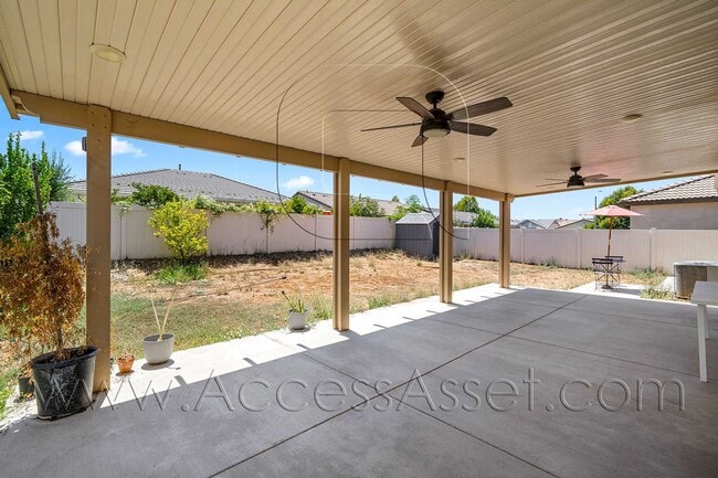 Building Photo - Partially furnished 4 Bed/2 Bath Plus a Bo...