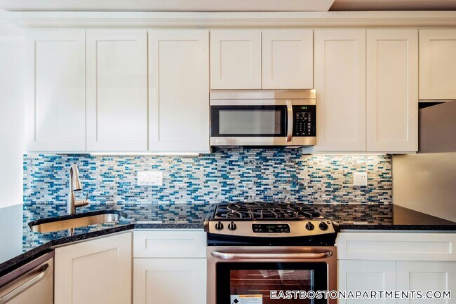 Building Photo - 108 Maverick St