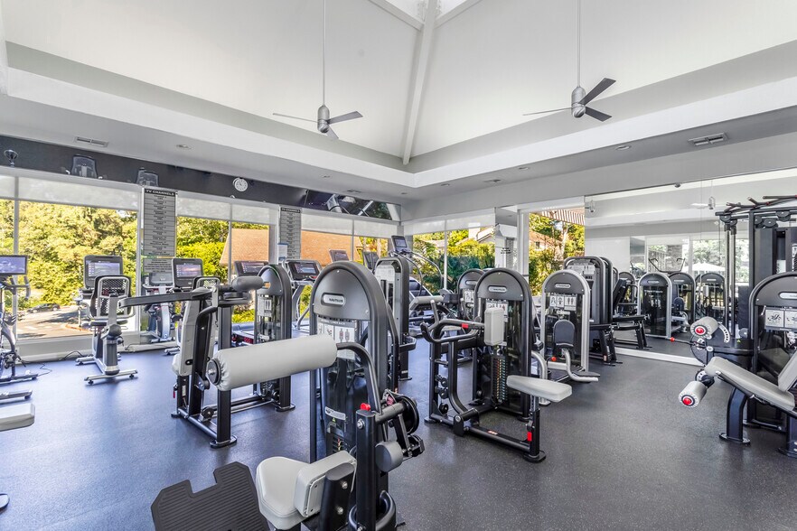 Building Photo - 10227 Autumn Leaf Cir