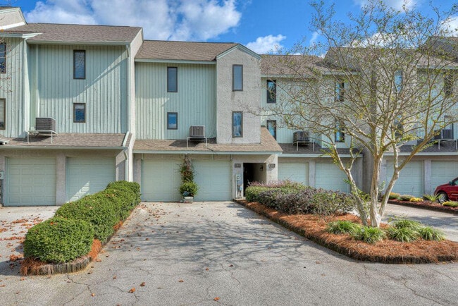 Building Photo - 110 Riverbend Dr