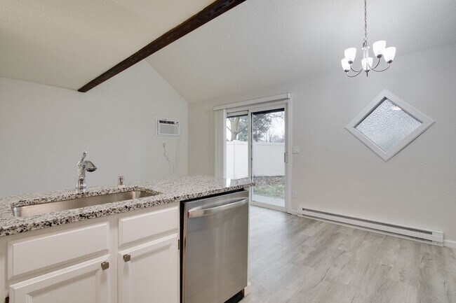 Building Photo - Crestline Triplex
