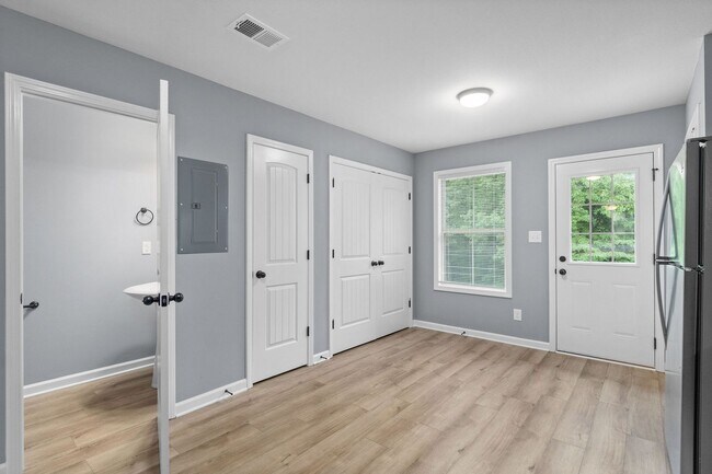 Building Photo - 288 Smithson Ln
