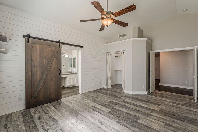 Building Photo - 4 bed, 2 bath home in Peoria