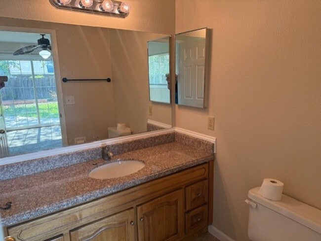 Building Photo - 3 Bedroom Home In Quail Ridge